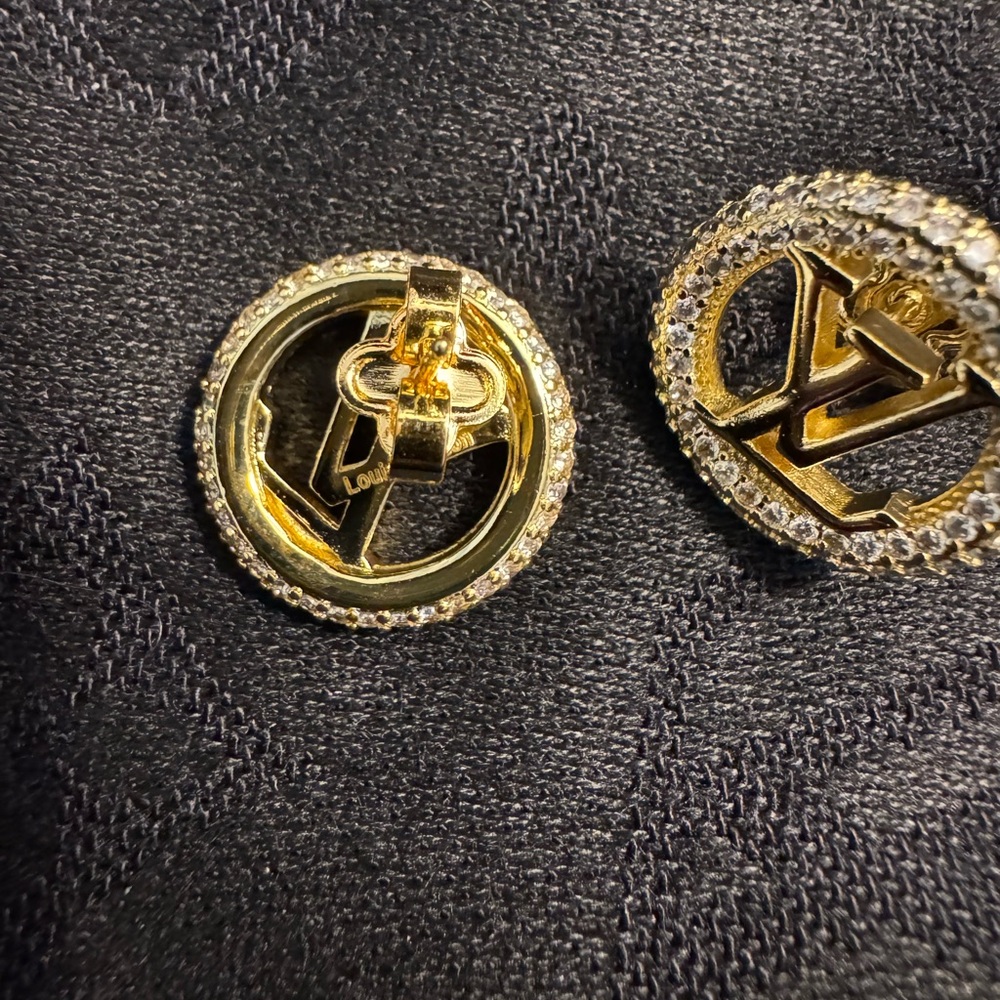 Louis Vuitton Gold Circular Earrings with Polished Finish - Picture 4 of 4